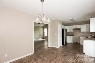 8625 Flowers Ct, Charlotte, NC 28215 - Photo 5