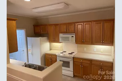 499 26th Avenue NE, Hickory, NC 28601 - Photo 9