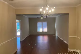 499 26th Ave NE, Hickory, NC 28601 - Photo 3