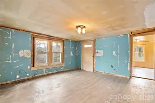 75 Travis St, Clyde, NC 28721 - Photo 5