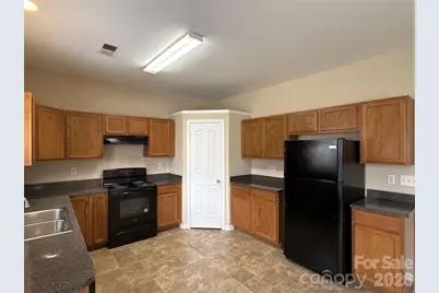 13802 Plowdon Court, Charlotte, NC 28215 - Photo 9