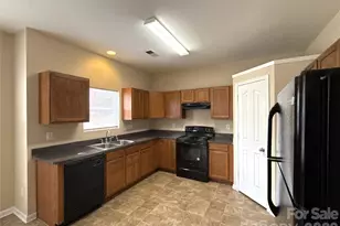 13802 Plowdon Ct, Charlotte, NC 28215 - Photo 7