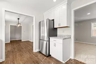 322 Holland Cir, Statesville, NC 28677 - Photo 9