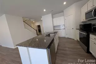 3340 Blf Hl Ln, Charlotte, NC 28215 - Photo 5