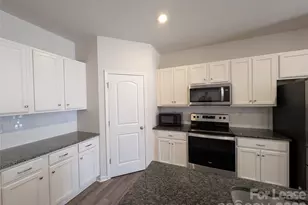 3340 Blf Hl Ln, Charlotte, NC 28215 - Photo 3