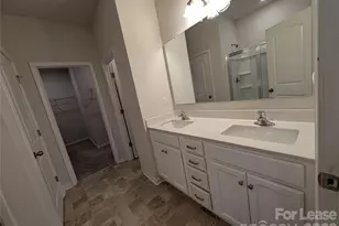 3340 Blf Hl Ln, Charlotte, NC 28215 - Photo 17