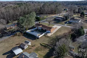 1470 Fairway Acres Rd, Lenoir, NC 28645 - Photo 3