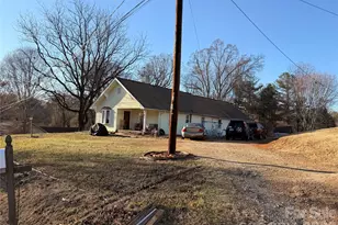 1104 K St, North Wilkesboro, NC 28659 - Photo 1