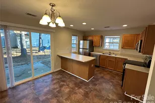 5227 Magnolia Tree Ln, Charlotte, NC 28215 - Photo 3