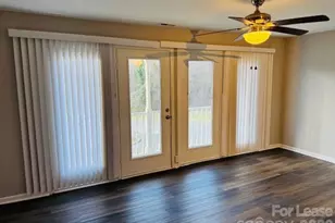 6137 Meadow Rose Ln, Charlotte, NC 28215 - Photo 5