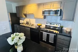 6137 Meadow Rose Ln, Charlotte, NC 28215 - Photo 3