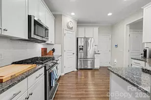 2542 Royal York Ave, Charlotte, NC 28210 - Photo 17