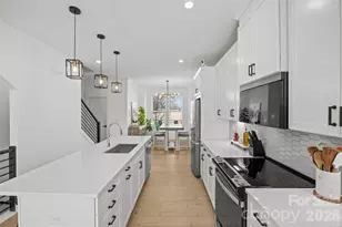 439 Blairhill Rd, Charlotte, NC 28217 - Photo 11