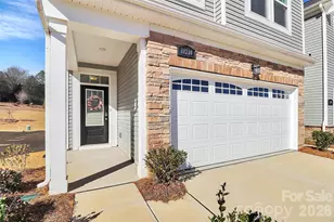 11210 Bartrams Wy, Charlotte, NC 28278 - Photo 3