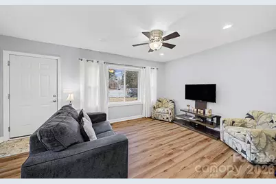 439 Hillcrest Drive, Statesville, NC 28677 - Photo 3