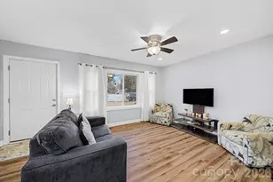 439 Hillcrest Dr, Statesville, NC 28677 - Photo 3