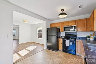 1202 Pinehaven Ct, Charlotte, NC 28215 - Photo 13