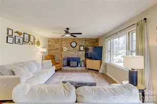 216 Castleton Ln, Hendersonville, NC 28791 - Photo 9