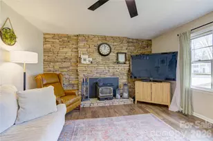 216 Castleton Ln, Hendersonville, NC 28791 - Photo 3