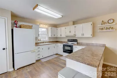 216 Castleton Lane, Hendersonville, NC 28791 - Photo 7