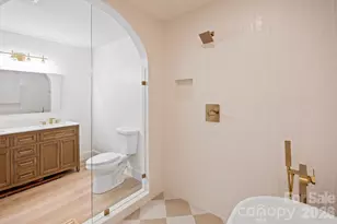 911 E Woodlawn Rd, Charlotte, NC 28209 - Photo 15