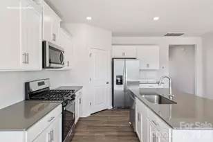 5131 Shallow Brk Dr, Charlotte, NC 28215 - Photo 7