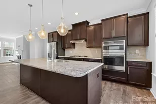 332 Hastings Run Dr, Charlotte, NC 28211 - Photo 7