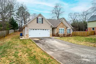 1825 Plaza Dr, Hickory, NC 28602 - Photo 5