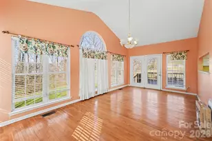 9911 Atkins Ridge Dr, Charlotte, NC 28213 - Photo 9