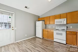 1430 Braveheart Ln, Charlotte, NC 28216 - Photo 7