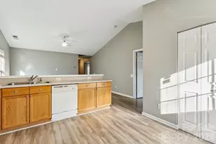 1430 Braveheart Ln, Charlotte, NC 28216 - Photo 9