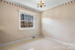 1306 Delwood Dr SW, Lenoir, NC 28645 - Photo 9