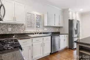 421 Merwick Cir, Charlotte, NC 28211 - Photo 7