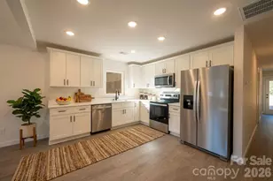 647 E Sharpe St, Statesville, NC 28677 - Photo 3