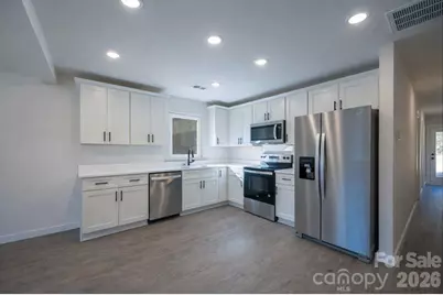 647 E Sharpe Street, Statesville, NC 28677 - Photo 3