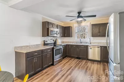 1072 5th Street NE, Hickory, NC 28601 - Photo 5