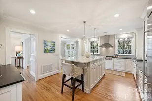 1555 Queens Rd W, Charlotte, NC 28207 - Photo 13