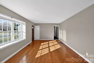 212 N Pine Lake Dr, Spartanburg, SC 29301 - Photo 9