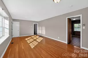 212 N Pine Lake Dr, Spartanburg, SC 29301 - Photo 11