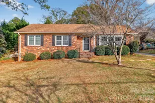 212 N Pine Lake Dr, Spartanburg, SC 29301 - Photo 3