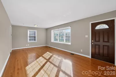 212 N Pine Lake Drive, Spartanburg, SC 29301 - Photo 5