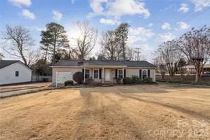 2501 Castlewood Dr, Gastonia, NC 28056 - Photo 1