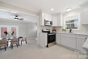 3900 Foxford Pl, Charlotte, NC 28215 - Photo 9