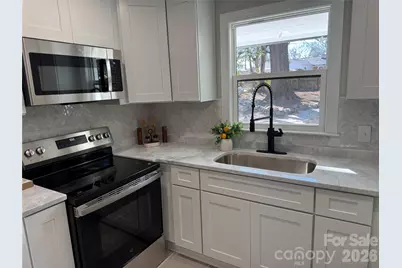 3900 Foxford Place, Charlotte, NC 28215 - Photo 3