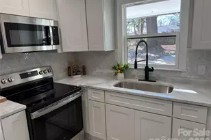 3900 Foxford Pl, Charlotte, NC 28215 - Photo 3