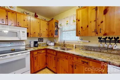979 Greenville Highway, Brevard, NC 28712 - Photo 17