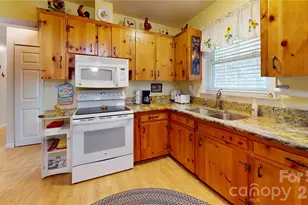 979 Greenville Hwy, Brevard, NC 28712 - Photo 17