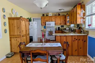 979 Greenville Hwy, Brevard, NC 28712 - Photo 13