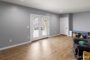 127 Walt Dr, Hendersonville, NC 28792 - Photo 21