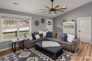 127 Walt Dr, Hendersonville, NC 28792 - Photo 7